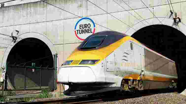 Дві тисячі мігрантів намагалися потрапити з Франції до Великобританії тунелем через Ла-Манш