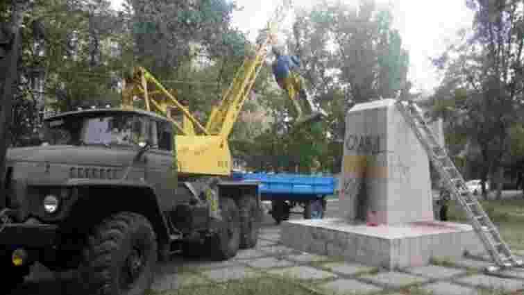 На Луганщині демонтували пам'ятник Леніну