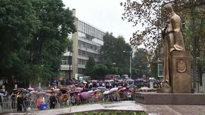 На площу Святого Юра у Львові прочан пропускають через металошукачі