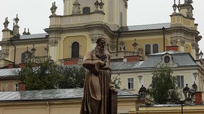 «Шептицький дивиться на український народ»