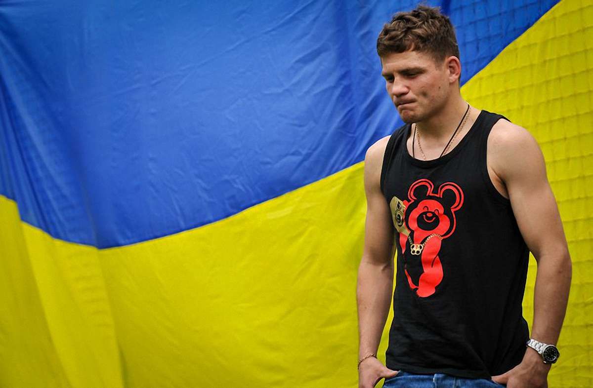 Денис Беринчик проведе перший професійний бій проти боксера з Бельгії