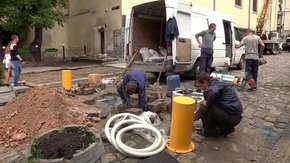 На площі Івана Підкови у Львові встановлюють нові боларди