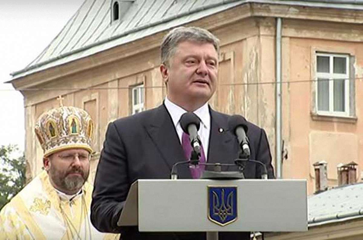 Через військову агресію Росії українці значно збідніли, - президент