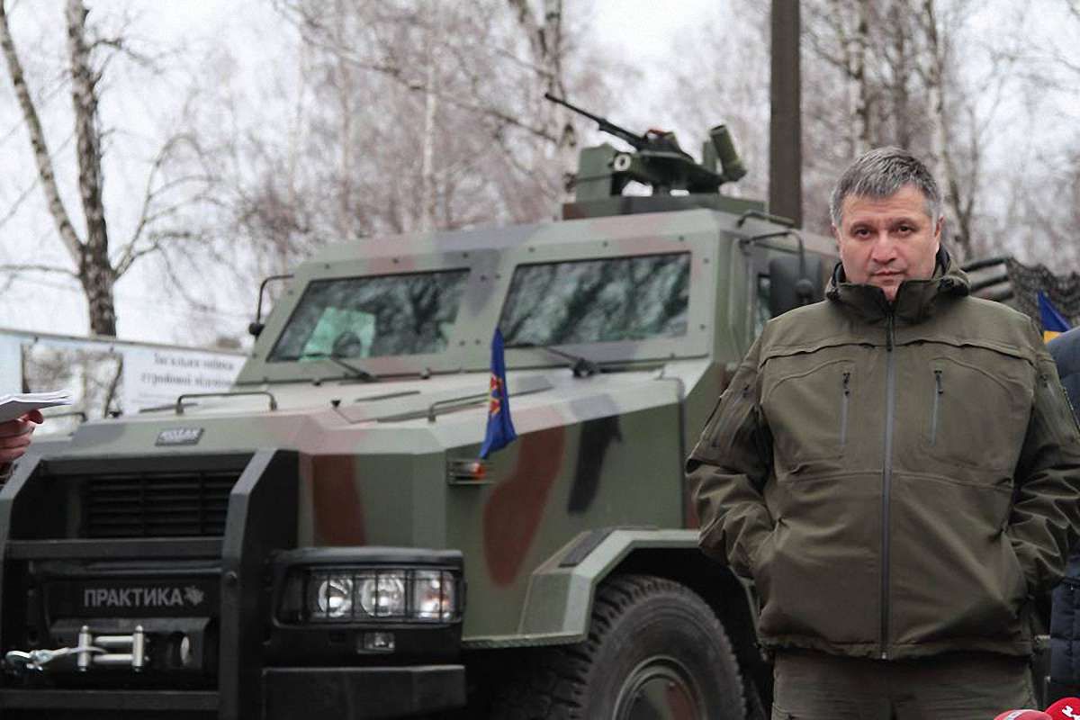 Через проблеми з мобілізацією Аваков запропонував перевести ЗСУ на контрактну основу