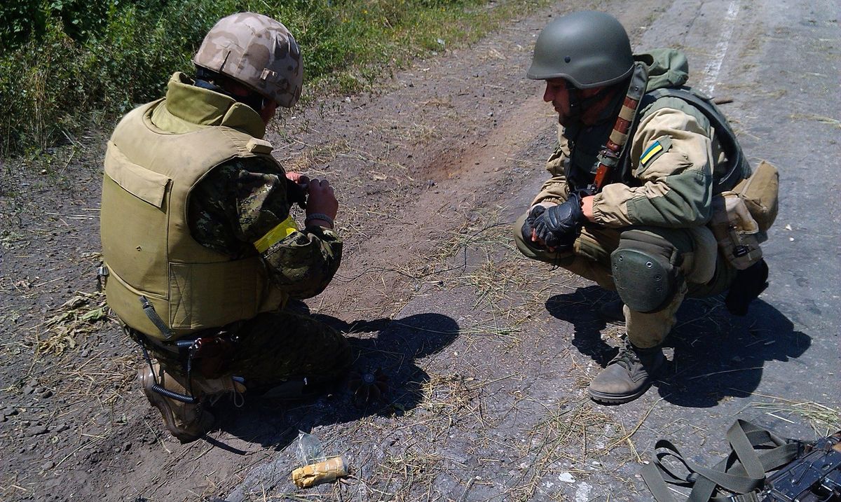Поблизу Маріуполя на міні підірвалися два сапери