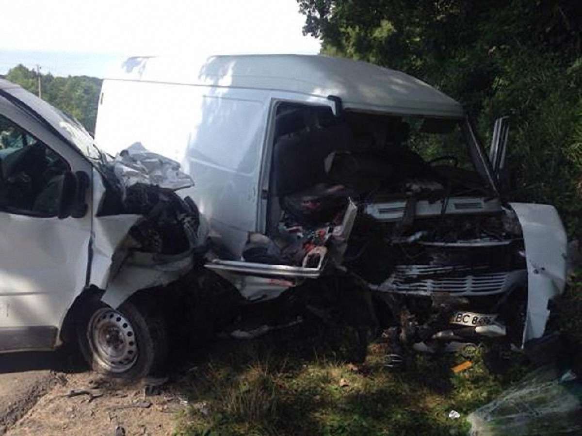 П'ятеро людей постраждали внаслідок ДТП на трасі Львів-Краковець