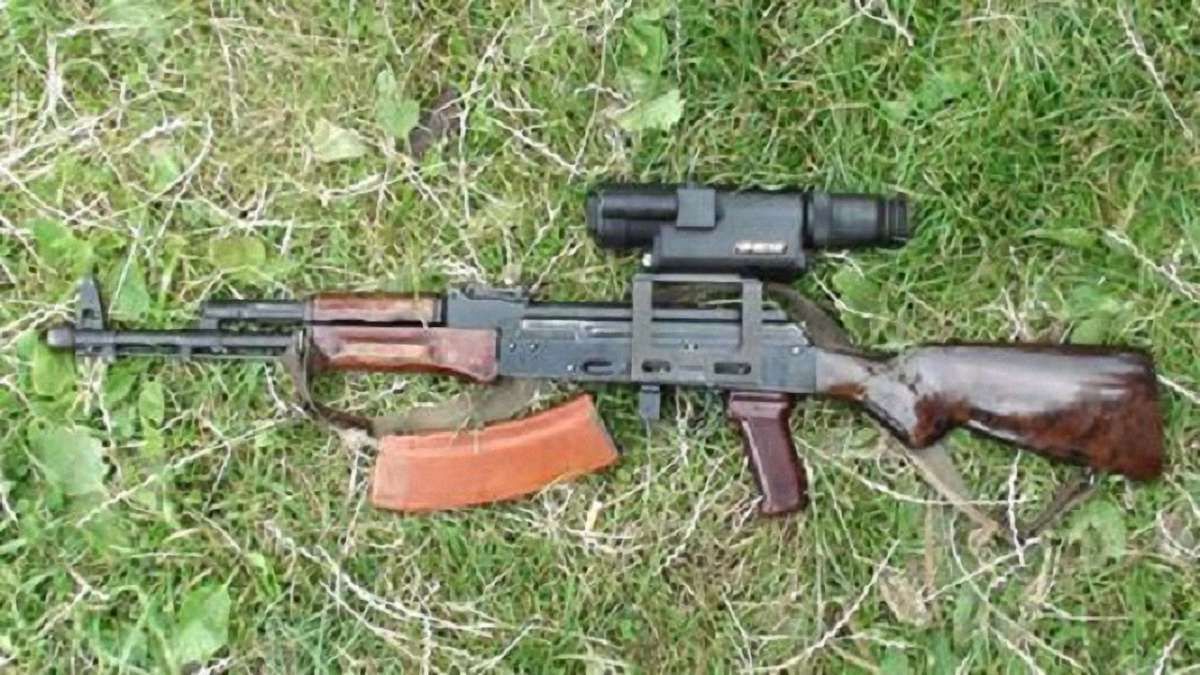 На Львівщині в приватному будинку знайшли автомат Калашникова та дві рушниці