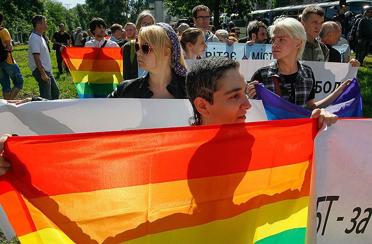 Дві гей-пари через ЄСПЛ вимагають від України визнання одностатевих партнерств на рівні шлюбу