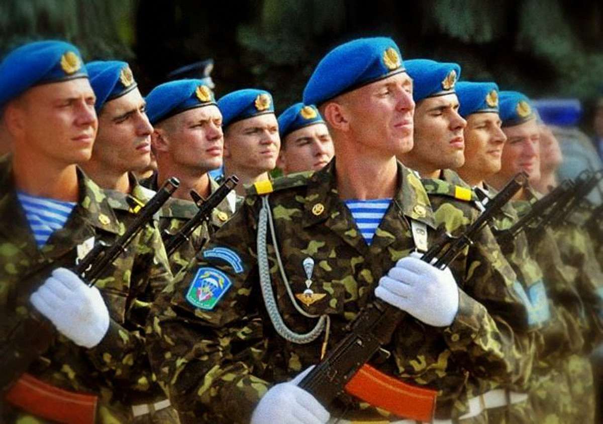Президент привітав українських десантників з нагоди Дня повітряних сил ЗСУ