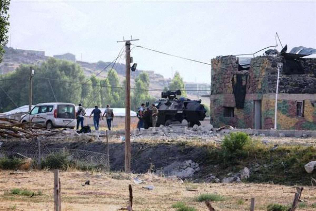 У Туреччині сталася низка нових терактів: 3 людини загинули, більше 30 поранені