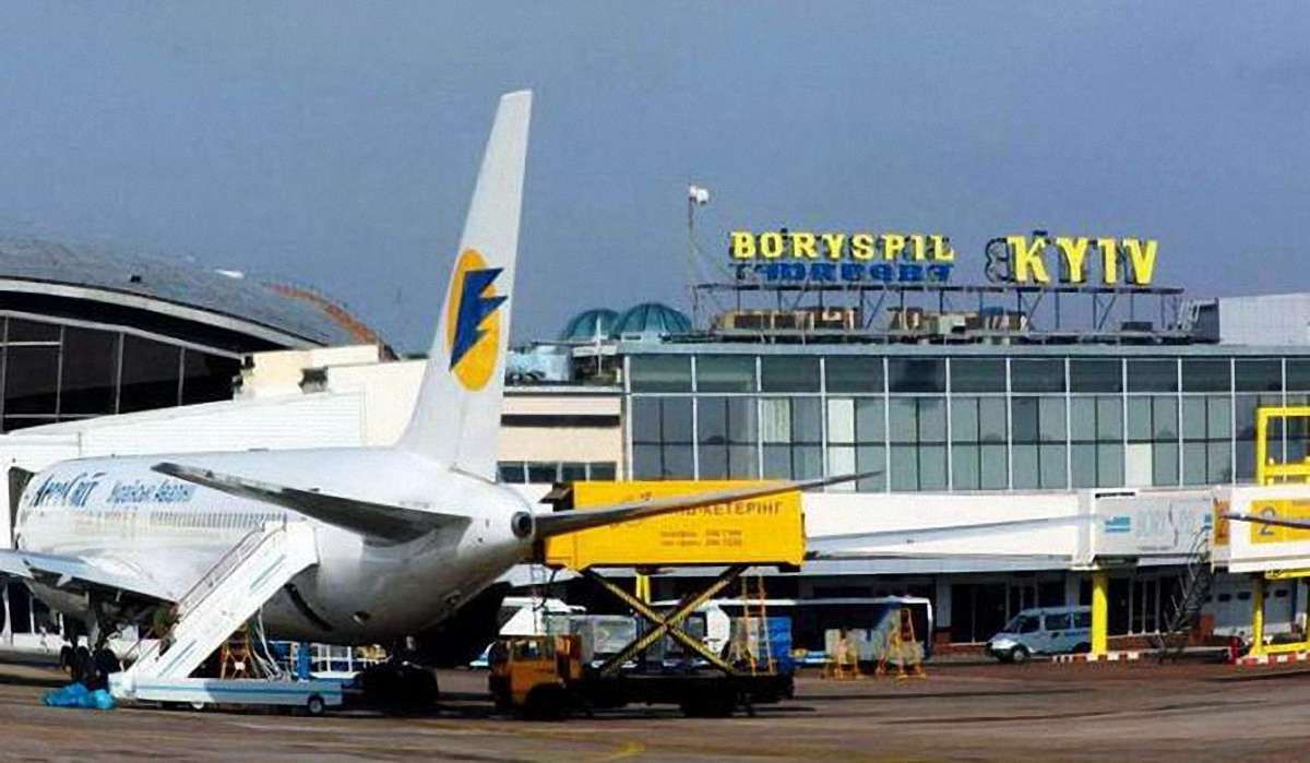 Кількість авіарейсів над Україною скоротилася за рік удвічі