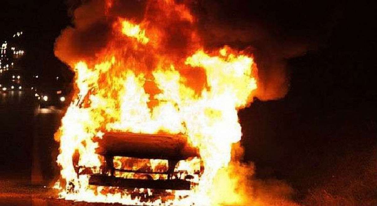 На Луганщині невідомі спалили автомобіль командира роти «народної міліції ЛНР»