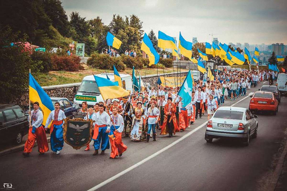 Серед українців зросла загальнонаціональна самоідентифікація, - опитування