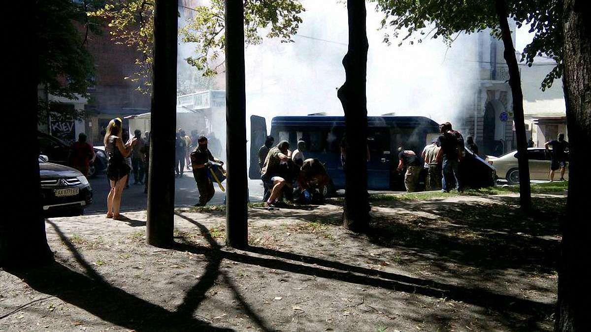 У Харкові виникла масова бійка між активістами «Правого сектора» і «Опозиційного блоку»