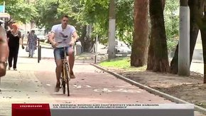 На вул. Волоській у Львові поремонтували тротуари й облаштували велодоріжку