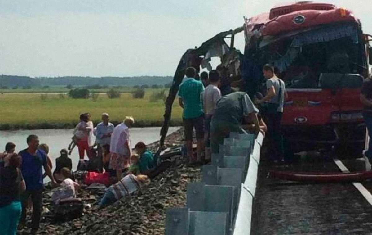 Поблизу Хабаровська в ДТП загинули щонайменше 13 людей