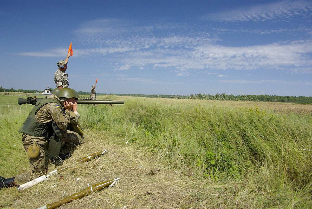 Артилеристи на Яворівському полігоні вчаться стріляти з «Гвоздик» та «Акацій»