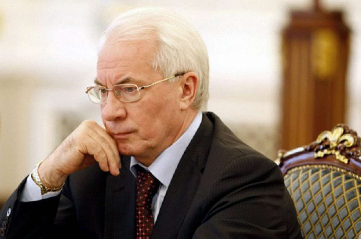 Печерський суд заарештував земельну ділянку Азарова в Ялті