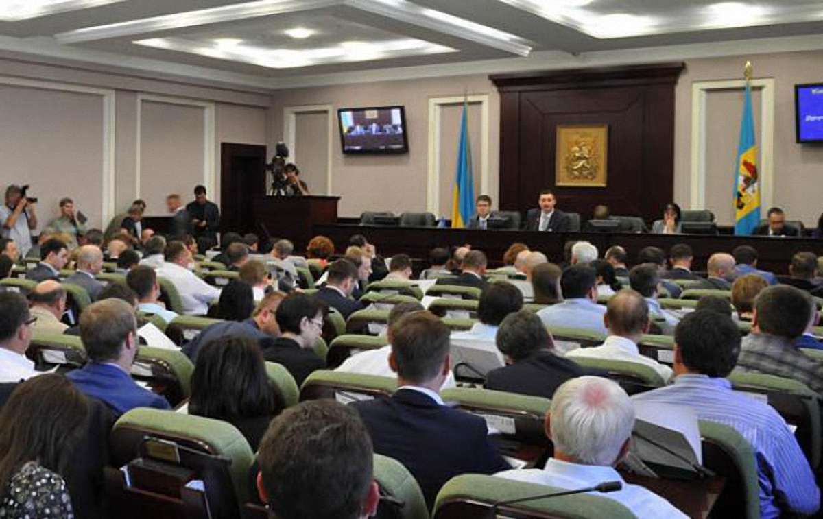 В Україні на третину поменшає місцевих депутатів