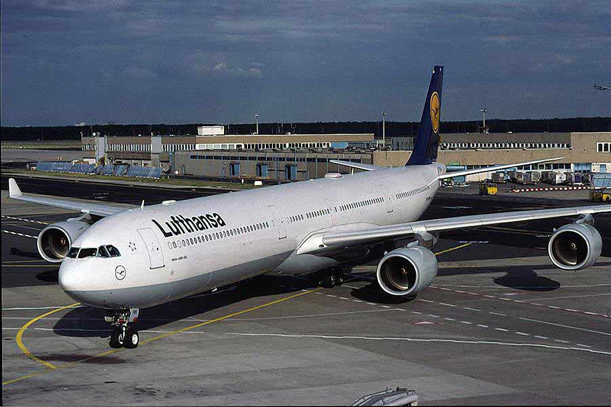Lufthansa згортає свою діяльність у Росії через «складну ситуацію»