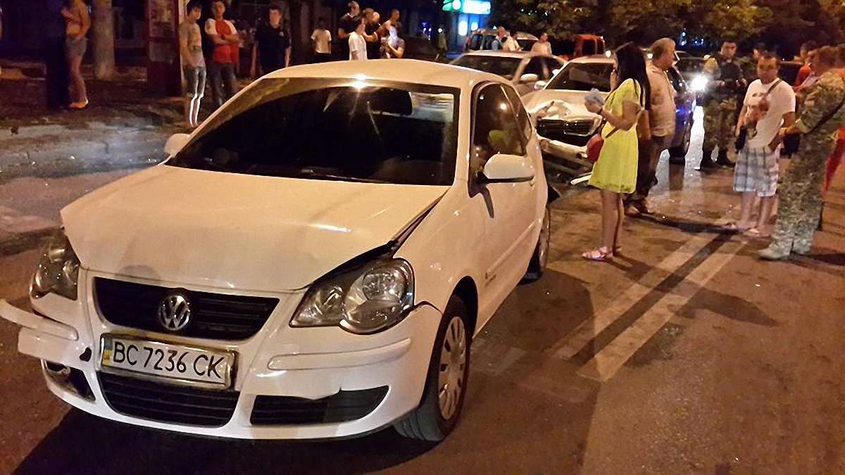 П’яний водій, який спричинив ДТП з 3 машин, намагався втекти з місця аварії