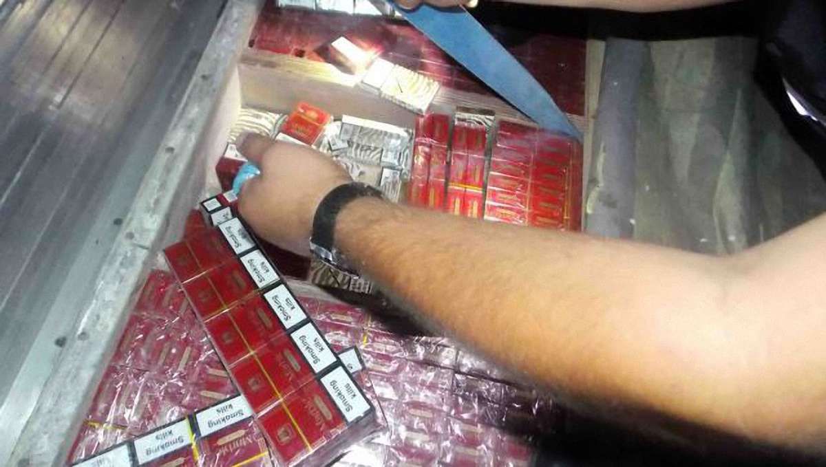 Чернівецькі прикордонники вилучили 23 тис. пачки сигарет на кордоні з Румунією