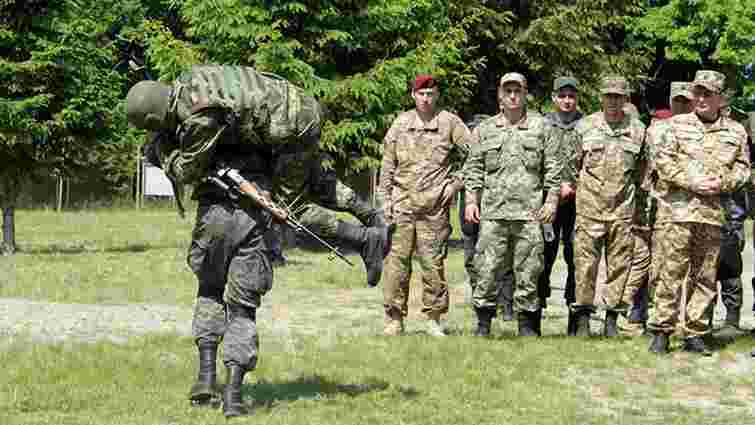 Українці можуть навчити американців воювати з солдатами РФ у гібридній війні, - нардеп