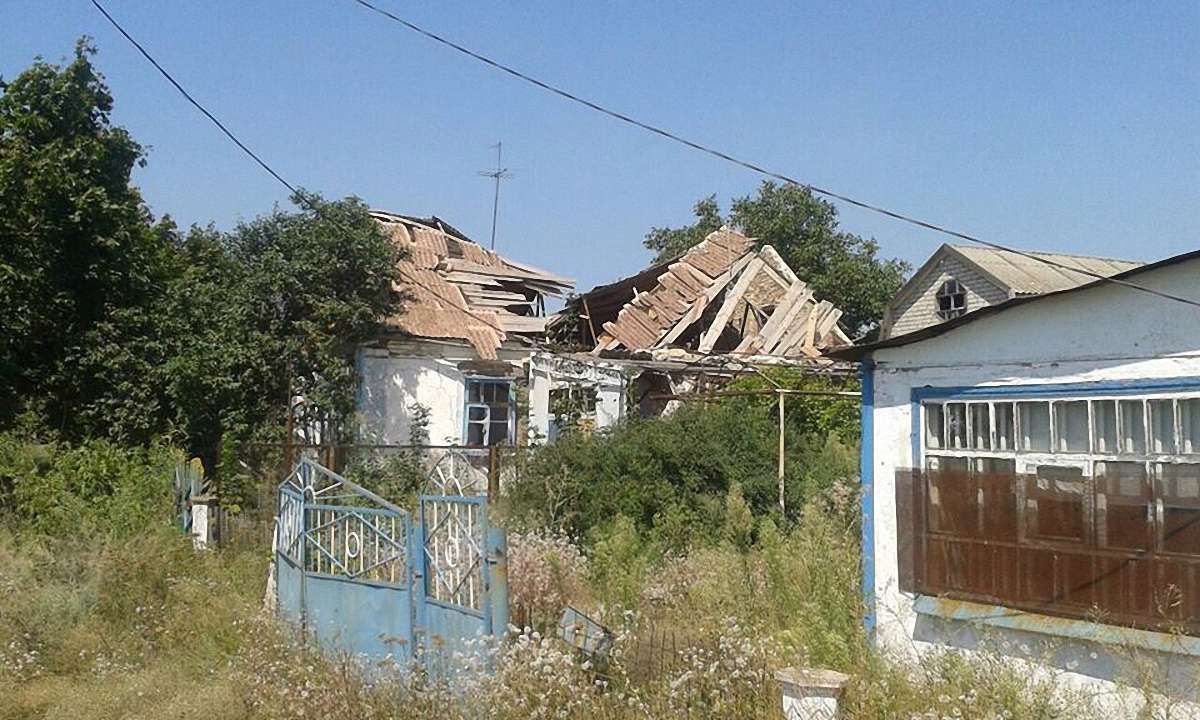 Ворожі обстріли під Маріуполем не припиняються, - МВС