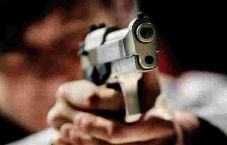 У Полтаві невідомий влаштував стрілянину, поранивши двох чоловіків