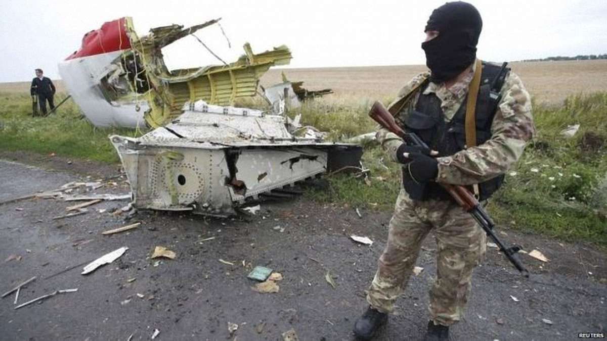 На місці падіння літака рейсу МН17 слідчі знайшли уламки російської ракети, – BBC