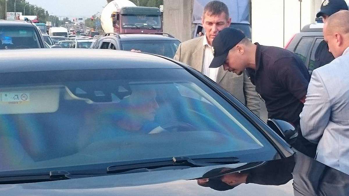 У Києві патрульні зупинили кортеж Суркіса (оновлено)