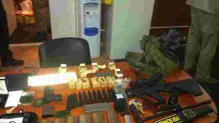 У Києві правоохоронці вилучили арсенал зброї