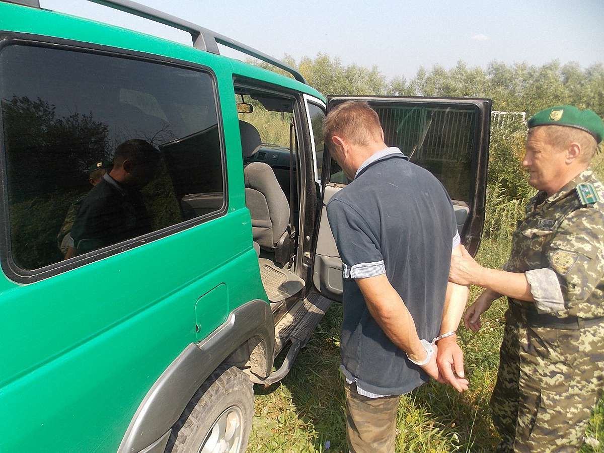 Прикордонники Львівщини затримали двох нелегальних «заробітчан»