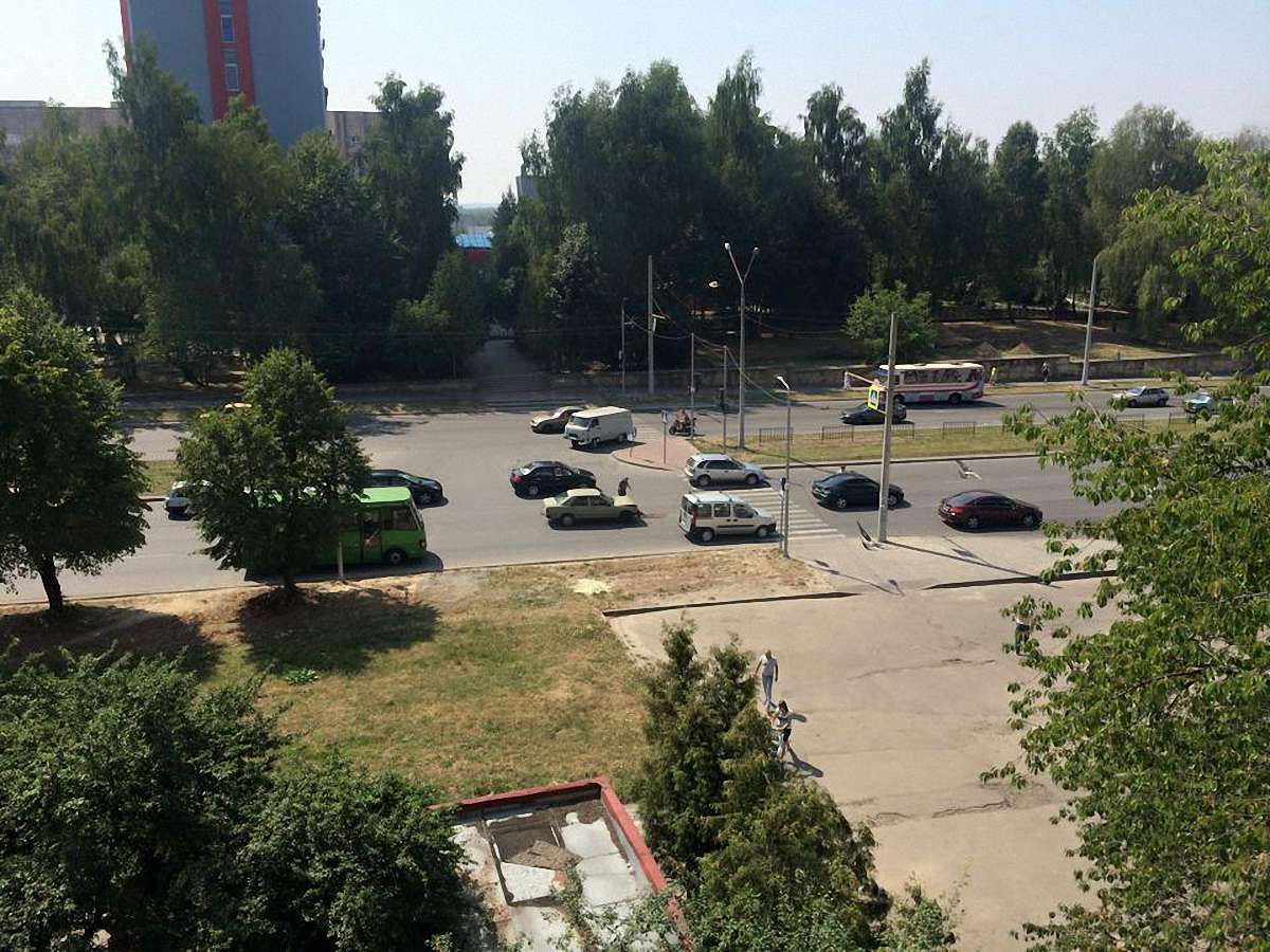 У Львові на вулиці Науковій зіткнулися «Mercedes» та «Mazda»