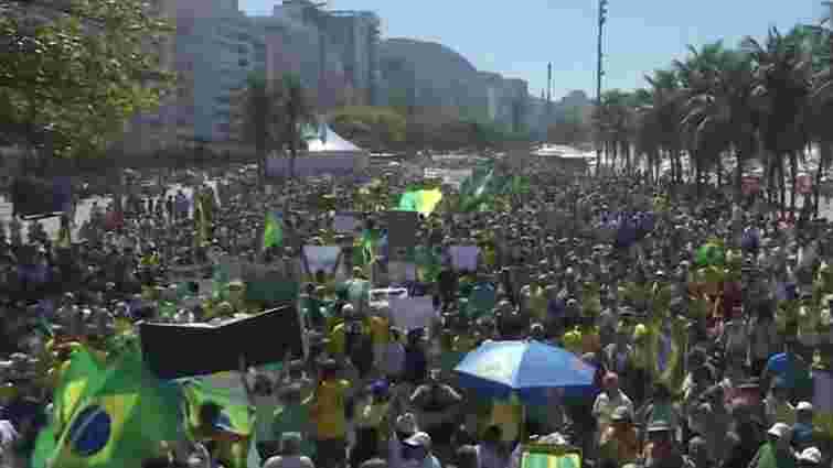 У Бразилії тисячі людей вимагали імпічменту президента