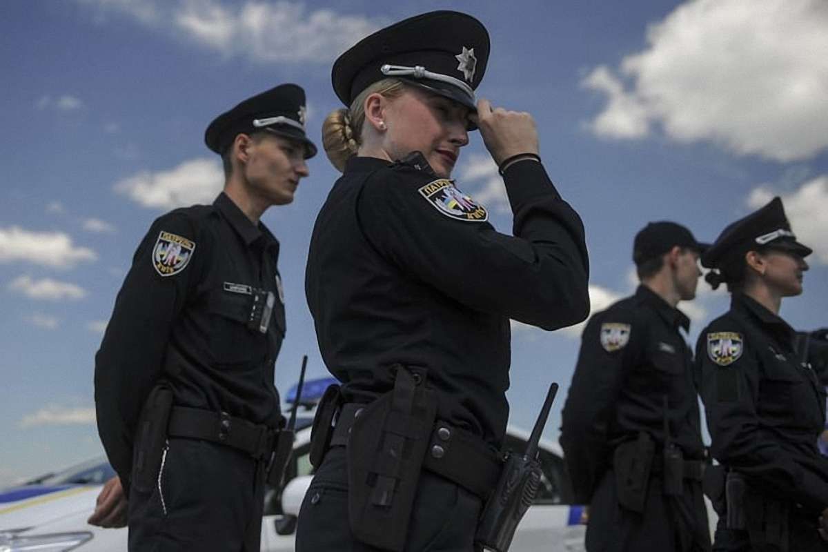 У Києві патрульні поліцейські виявили вибуховий пристрій під автомобілем