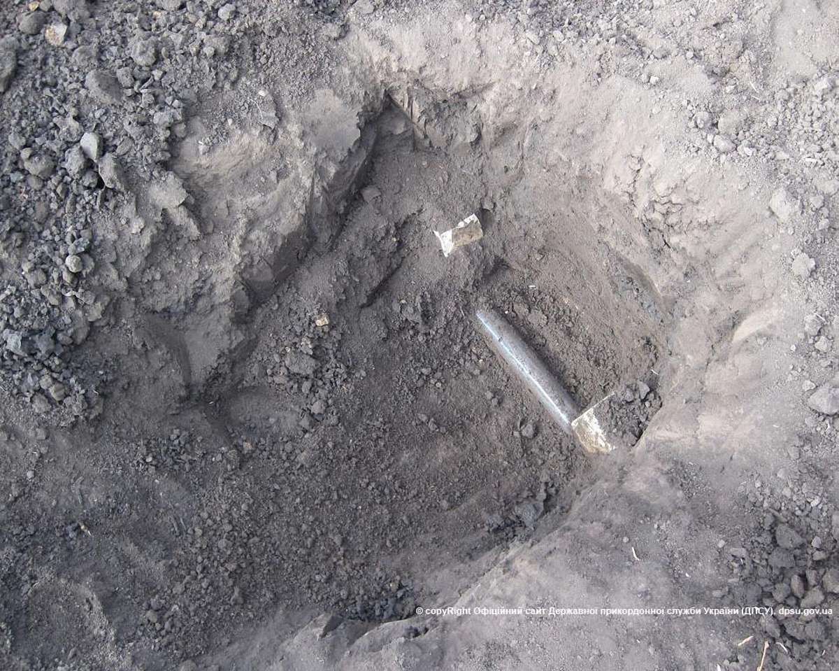 На Харківщині прикордонники перекрили нелегальний канал постачання пального з РФ
