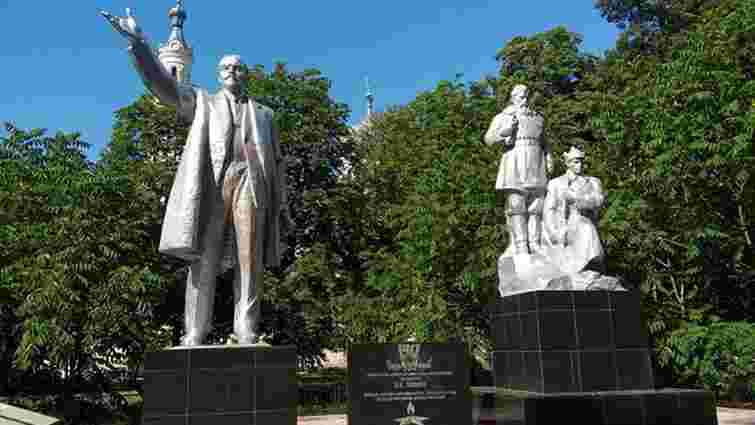 У Чернігівській області відновили та встановили пам'ятник Леніну