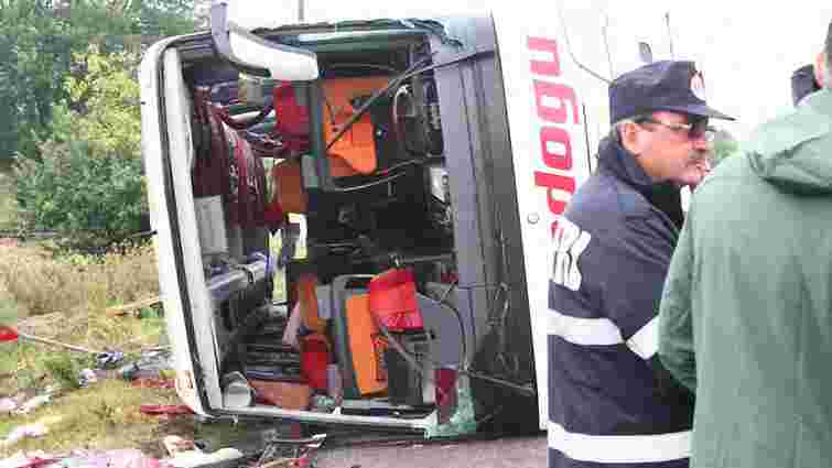 В аварії туристичного автобуса в Румунії загинуло двоє людей, в тому числі – дитина