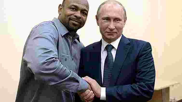 У Криму американський боксер попросив у Путіна надати йому російське громадянство