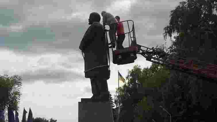 На Харківщині знесли пам'ятник Леніну