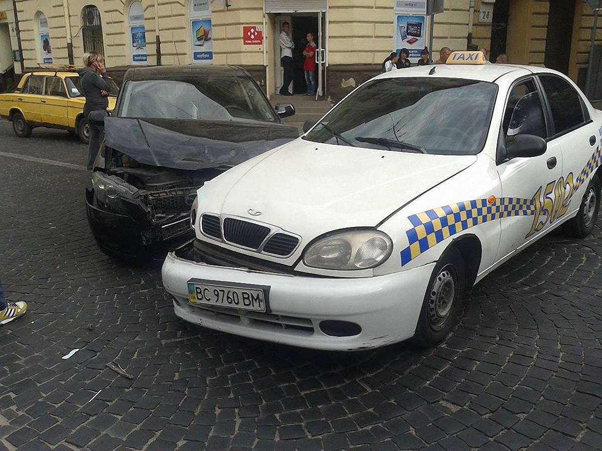 У Львові Daewoo Lanos в’їхав у Mazda