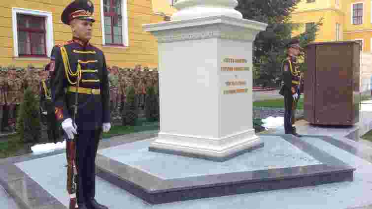 У Академії сухопутних військ відкрили алею слави випускників загиблих в АТО