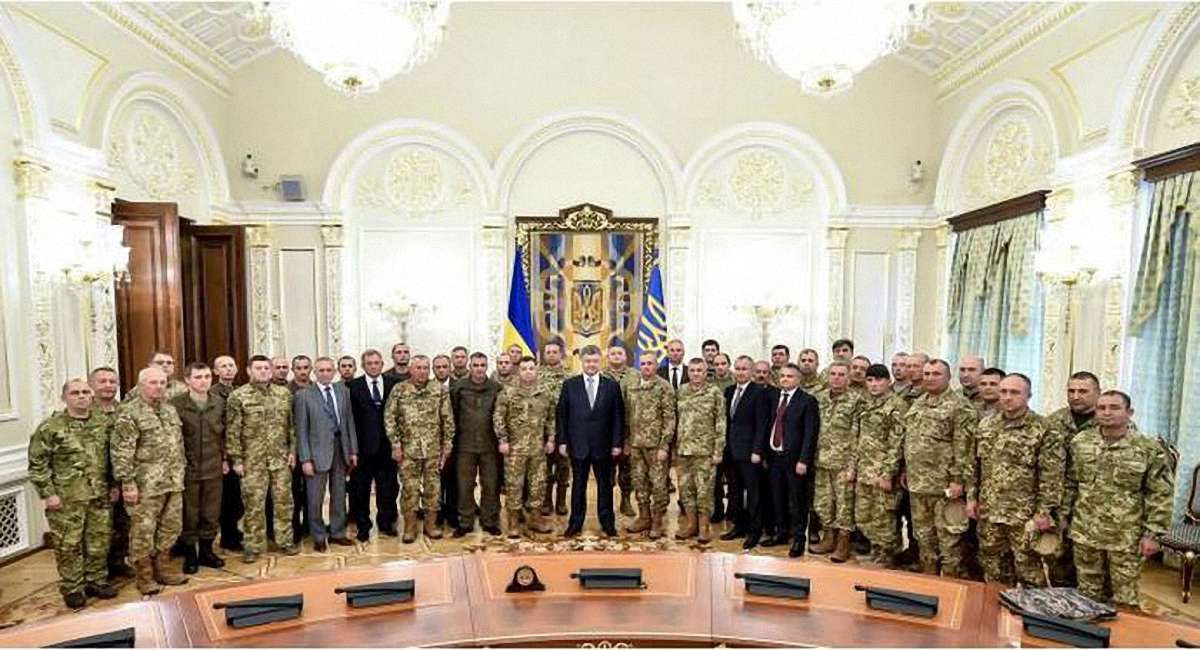 Президент вручив державні нагороди військовим

