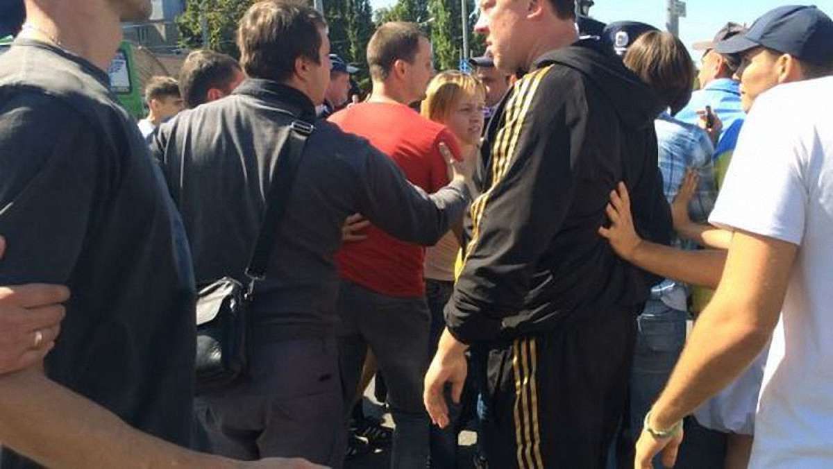 У Харкові відбулася сутичка між активістами і чоловіком у футболці «СССР»