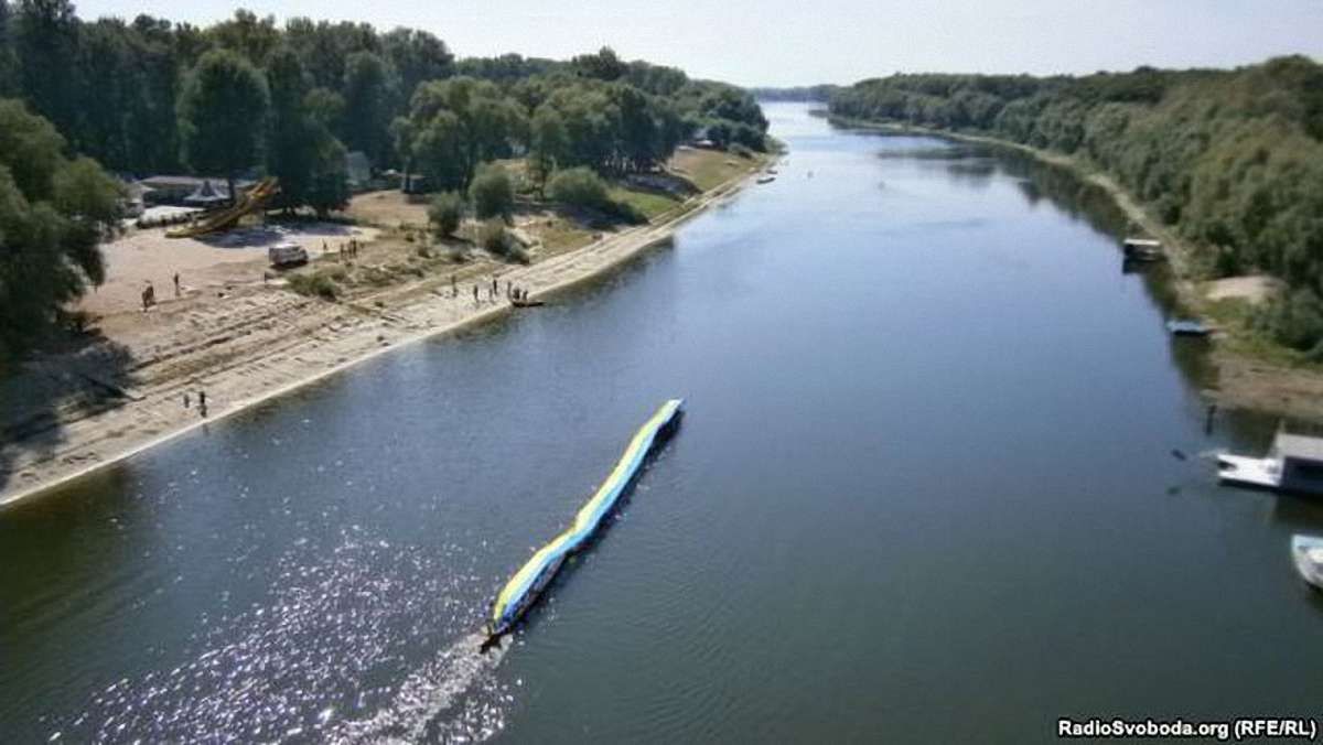 33-метровий прапор України здійснив сплав по Десні
