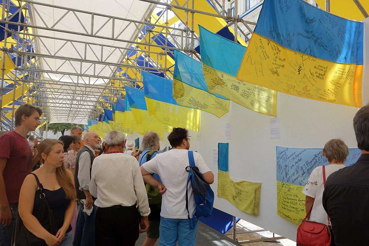 У Києві відкрилася виставка славних українських прапорів