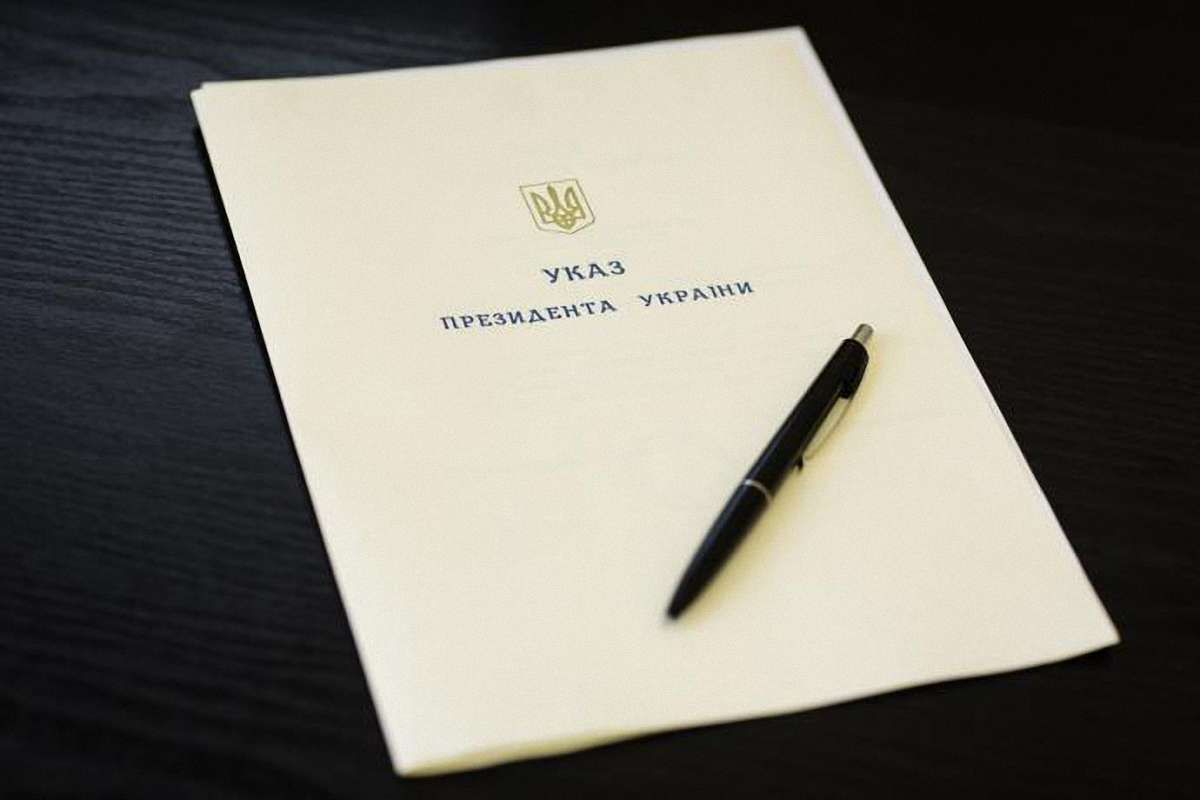 Порошенко до Дня Незалежності нагородив майже тисячу матерів-героїнь