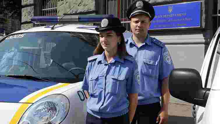 У Львові п’яні дівчата на авто врізались в маршрутку та побились із поліцейськими