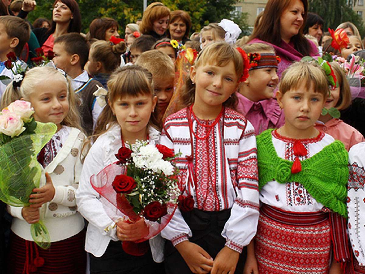 Львів'ян закликають допомогти військовим замість купувати квіти на 1 вересня